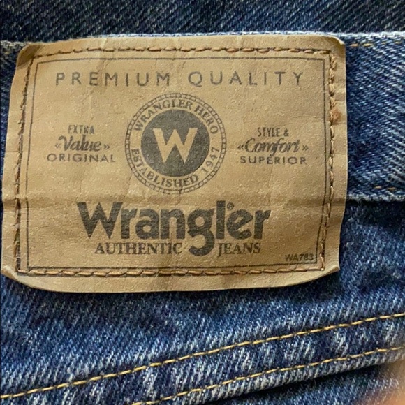 Wrangler Women’s Relaxed Fit Blue Jeans Size 46 X 30 - Picture 3 of 5